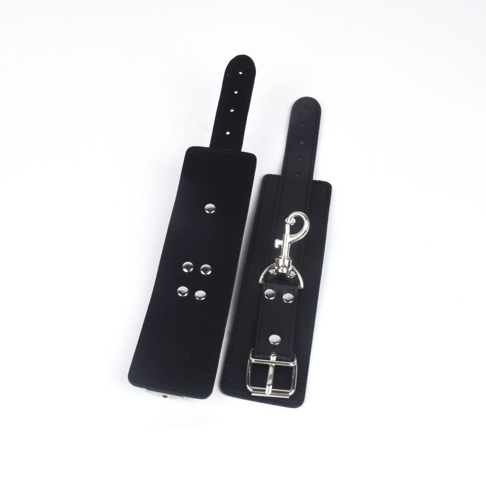Regulowane skórzane kajdanki e – Women Accessories Combo recenzja i cena